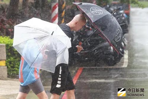 天氣／西南風強襲炸豪雨！氣象署：下周全台都有雨　高溫狂飆36度