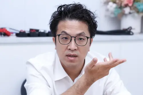 ▲沈伯洋接受《今日新聞NOWNEWS》專訪，推廣地上權構想。（圖／記者朱永強攝）