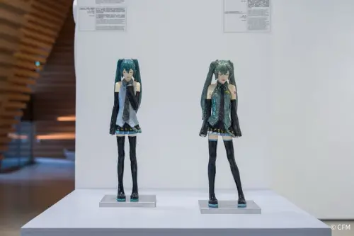 ▲《ART OF MIKU》現場展出不同造型的初音未來立體作品，從熟悉的角色形象延伸出藝術家的全新詮釋。（圖／翻攝自ART OF MIKU）