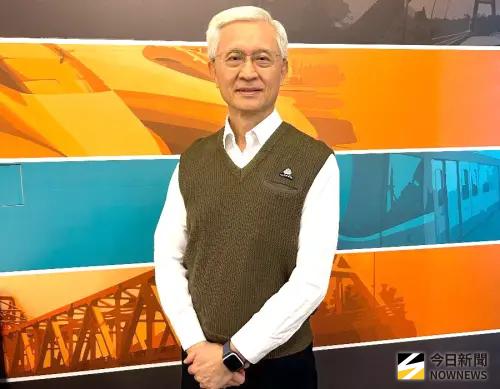 ▲中鋼公司董事長黃建智說明該公司全面以平盤開出9月鋼品盤價的情形。(圖／記者黃守作攝)
