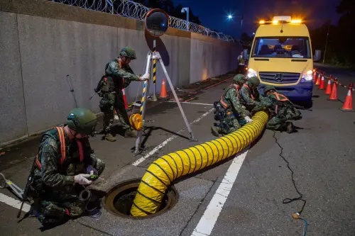 漢光42》首模擬網路降速！桃園光纖遭敵火打斷　通資部隊夜間搶修