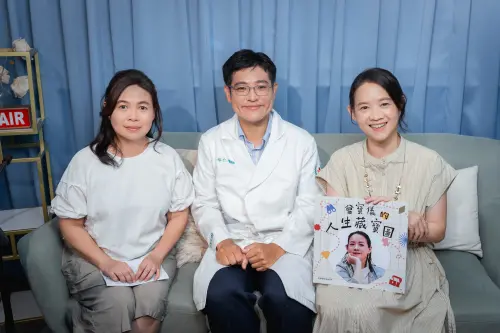 ▲曾寶儀 Podcast 節目邀請輔仁大學附設醫院放射腫瘤科主任王裕仁醫師與中華民國全癌症病友連線理事Karen，共同從醫療專業與病友經驗出發，分享癌症疼痛管理與OIC 衛教觀念。（圖／業者提供）