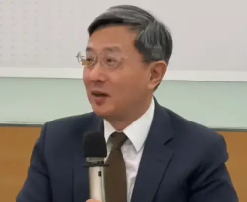 Economist Roy Lee Chun discusses international affairs concerning Taiwan. (TCN)