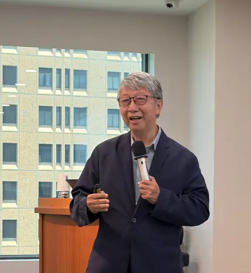 Former TSMC director Konrad Young discusses resilience in the semiconductor industry. (TCN)