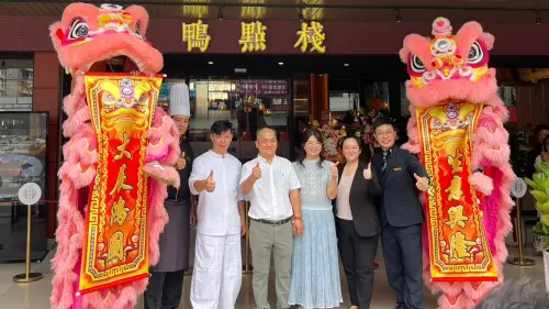▲人氣餐廳「鴨點棧」今(10)日在華夏路開新分店。（圖／翻攝畫面）