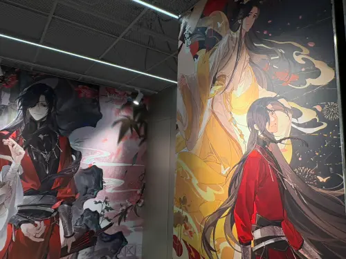 ▲《天官賜福》快閃店打造花城、謝憐大型主題牆，粉絲一到現場就能拍照打卡。（圖／記者林若瑋攝）