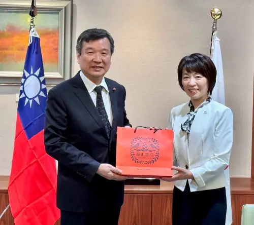 缺席長崎典禮惹議！李逸洋曬1合照強調：台日史上最友好