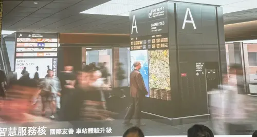 ▲新光三越未來將設置「服務核」，整合各項乘車資訊。（圖／記者鍾怡婷攝）