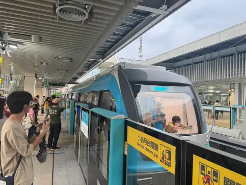 ▲新北捷運公司今宣布，自 8 月 16 日起試營運時間將擴大延長為每日上午 6 時至晚間 12 時，「全線免費搭乘」優惠將持續實施至 8 月 31 日止。（圖／新北捷運局提供）