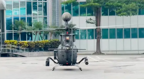 ▲漢光42號演習，OH58D戰搜直升機降落在桃園八德一間民間廠房進行縱深疏散、保存戰力演練。（圖／讀者提供）