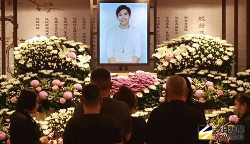 娛樂搶先看／王凱告別式留台北藏洋蔥、小S再曬大S舊照超想姊姊