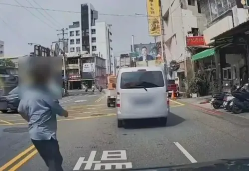 行車糾紛持刀反喪命！台中阿伯燒烤店遭灌1星負評　加盟店急澄清