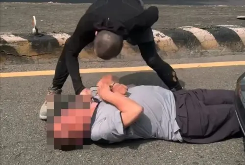▲李男（68歲）與葉男（35歲）因為行車問題發生衝突，葉男將李男打倒在地，原本送醫無生命危險，但5天後李男傷重不治身亡。（圖/翻攝畫面）