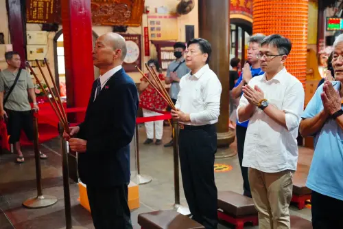 ▲即便面對同黨派的傅崐萁，韓國瑜仍秉公處理，在黨團協商現場飆罵：「你們要怎麼對全國人民交代？耍我們跟耍猴子一樣是嗎？」（圖/傅崐萁臉書）