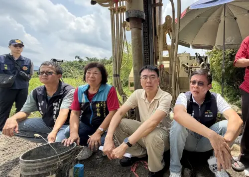 温世政肉身攔機具！怕反對就跳過程序？名間焚化爐鑽探惹眾怒　