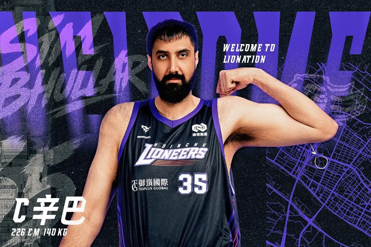 ▲新竹御嵿攻城獅球團今（12）日正式宣布，辛巴（Sim Bhullar）新賽季將再次披上35號戰袍回歸風城。辛巴於上賽季曾短暫回歸攻城獅，雖僅出賽一場賽事，但仍舊展現十足的禁區影響力。（圖／攻城獅提供）