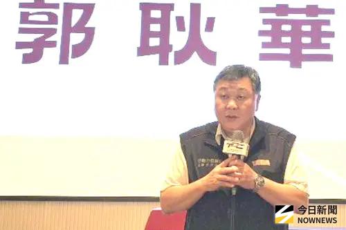 ▲勞動力發展署高屏澎東區分署分署長郭耿華說明推動補助大專校院就業學程企業預聘青年計畫的情形。(圖／記者黃守作攝)