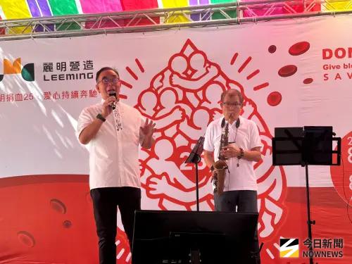 ▲吳春山從第一屆起便親自捐血，直到滿65歲受法定年齡限制無法再捐，改以唱歌熱情號召民眾。（圖／記者金武鳳攝，2026.8.12）