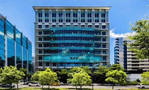 ▲台灣大哥大此次公開收購精誠資訊，最高收購58%股權，雙方將進一步整合資源，搶攻企業AI市場。（圖／翻攝精誠資訊官網）