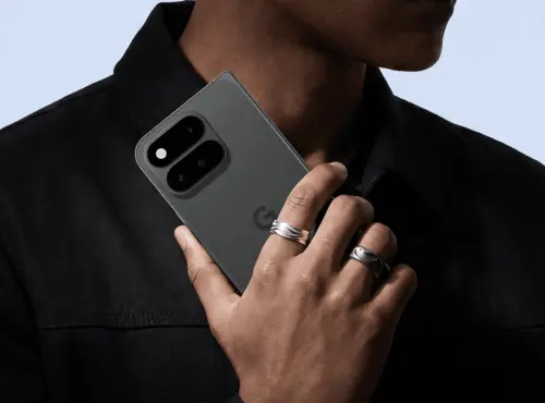 ▲Pixel 11 Pro Fold展開後提供約8吋內螢幕，主打大螢幕多工與Gemini AI體驗；台灣售價60990元起，較上一代同容量上漲4000元。（圖／翻攝官網）