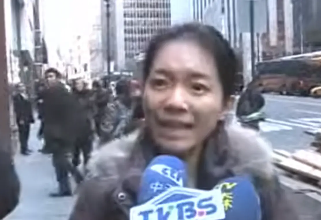 ▲陳幸妤（如圖）當年因媒體長時間圍堵，還被追到美國去，多次在鏡頭前情緒爆發，還曾開嗆怒嗆「民進黨誰沒拿過我爸的錢」，相關畫面成為全民記憶。（圖／翻攝自華視新聞YT）