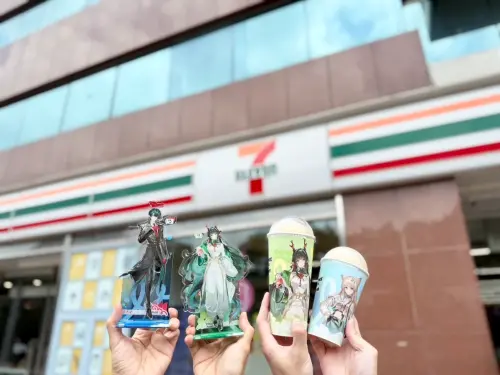 ▲《明日方舟：終末地》還有聯名周邊集點活動，每週一至週四購買1杯思樂冰可集2點；週五至週日則每杯可集1點。（圖／7-11提供）