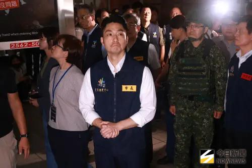 ▲2026年城鎮韌性演習「北部地區」登場，下午2點半空襲警報響起後，在捷運站內的民眾紛紛演練避難，台北市長蔣萬安也到場視察演練狀況。（圖／記者葉政勳攝 ,2026.08.13）