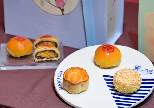 ▲郭元益160周年「時味。島嶼 Taste of Time」伴手禮盒，涵蓋招牌蛋黃酥在內的多款月餅。（圖／郭元益提供）