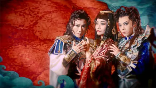 ▲郭春美(左一)飾演充滿悲劇英雄色彩的戰神安敦寧；孫凱琳(右一)，則挑戰歷中的屋大維。東方伽羅女王，則由當家小旦簡嘉誼(中間)大膽詮釋。(圖／衛武營國家藝術文化中心提供)