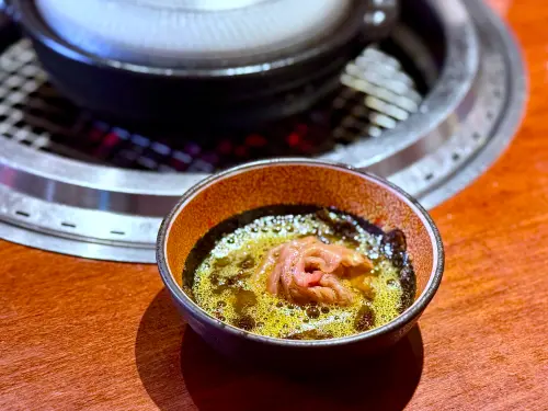 ▲讓人意猶未盡的「松露和牛壽喜燒」，餐會過後仍可在梵燒肉吃到。（圖／記者蕭涵云攝）
