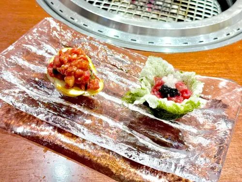 ▲雙品牌皆端出自豪生牛肉，讓饕客直接感受巧妙風味差異。（圖／記者蕭涵云攝）
