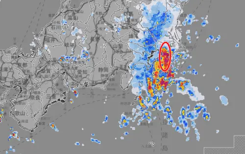 ▲日本氣象廳雷達圖可見，線狀雨帶自傍晚後長時間壟罩在千葉上空，造成破紀錄豪雨。（圖／日本氣象廳）