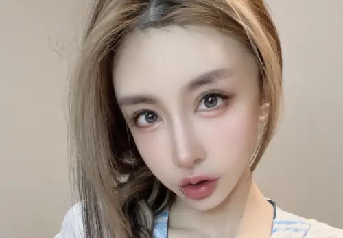 入選百大美女！雪碧砸千萬整形留恐怖後遺症　曬高中嫩照判若兩人