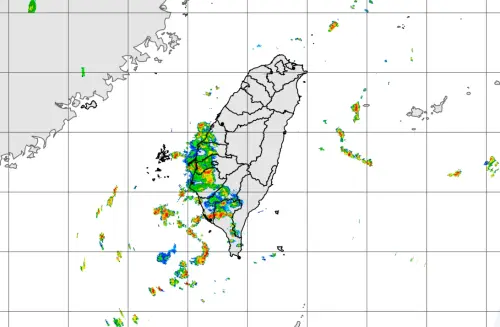 ▲林得恩表示，迎風面的南部，尤其是山區降雨將會最為顯著，外出活動請留意攜帶雨具。（圖／中央氣象署cwa.gov.tw）