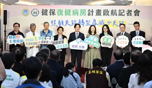 ▲王惠美和賴清德等人在台上完成合照。（圖／彰化縣政府提供，2026.08.14）