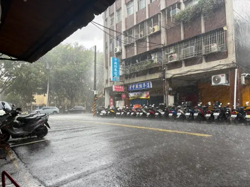 天氣／西南風影響嘉義以南有陣雨！大台北午後變天「雷陣雨」狂轟