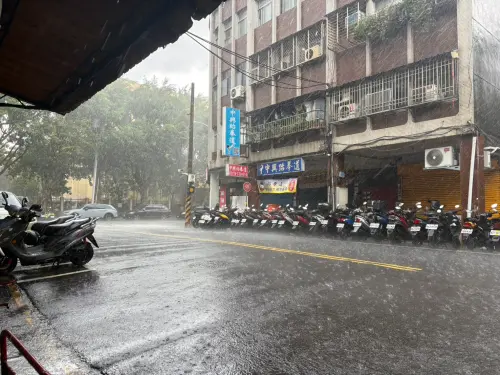 快訊／薔琵颱風風雨來了！宜蘭、雙北大豪雨警戒　14縣市豪雨特報