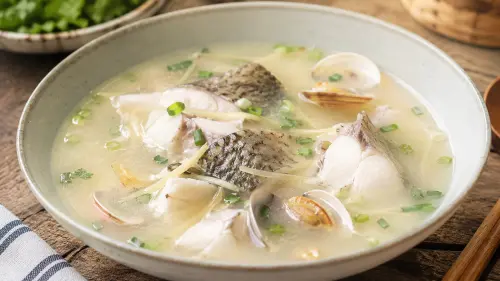 煮魚湯只會蔥薑蒜？內行曝3食材最提鮮　湯頭香甜、魚肉超嫩不腥