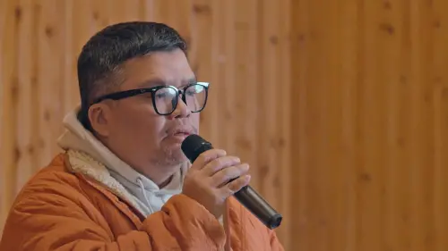 ▲迪拉話說到一半忍不住落淚。（圖／寰宇龍虎豹提供）