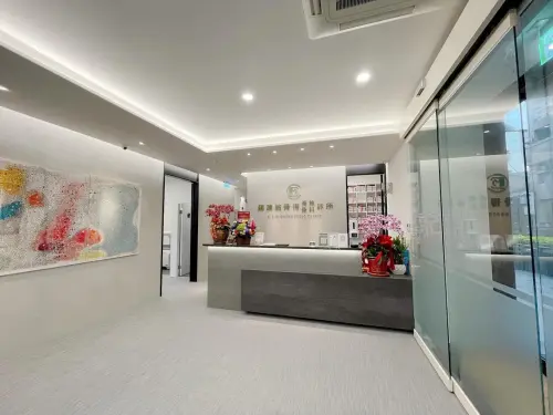 ▲趙建銘診所內部裝潢明亮。專家分析若該店面遭法拍，趙建銘恐反爽拿數千萬元現金。（圖／翻攝自Google地圖）