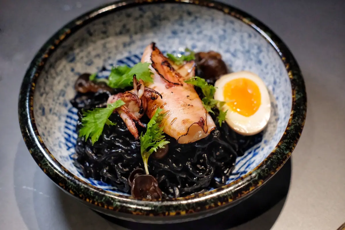 米其林級名廚開麵店！拌麵融合義法Fine Dining元素　220元起吃到