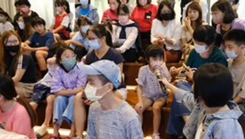 ▲國家海洋研究院舉辦《聽船仔講故事》動畫首映會，有高雄市大小朋友與會，觀賞《聽船仔講故事》動畫。(圖／國家海洋研究院提供)