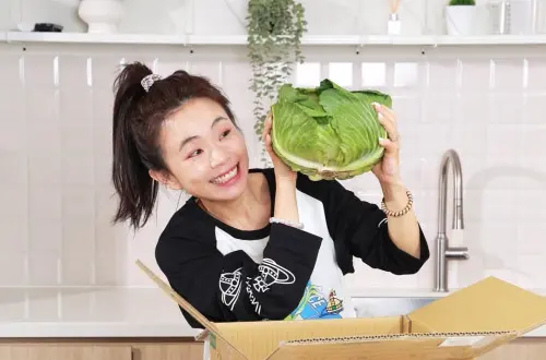 不甩HAHABABY爭議！二伯接棒蔡阿嘎開團購遭酸：高麗菜沒抄襲問題
