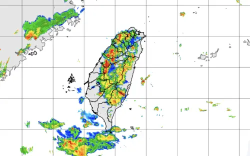 ▲西南風搭配午後對流，不斷有降雨回波掃進台灣，中央氣象署發布「大雷雨即時訊息」。（圖／中央氣象署cwa.gov.tw）