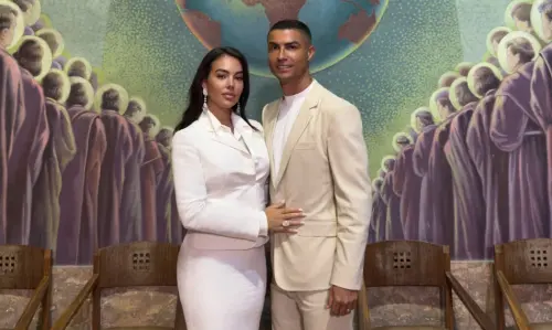 ▲C羅（Cristiano Ronaldo）與喬治娜（Georgina Rodríguez）8月11日在葡萄牙卡斯凱什舉行私人婚禮，5名子女共同見證兩人交換誓言。（圖／取自X @voguemagazine）