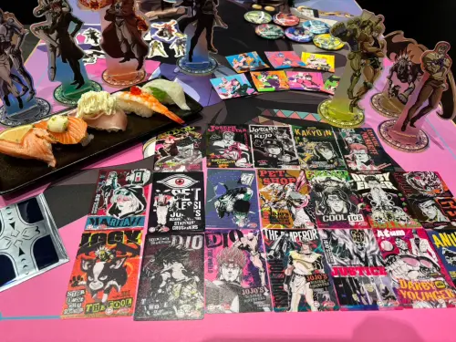 ▲台灣壽司郎與《JOJO的奇妙冒險》聯名限定卡片，共計19款隨機送。（圖／記者張志浩攝）