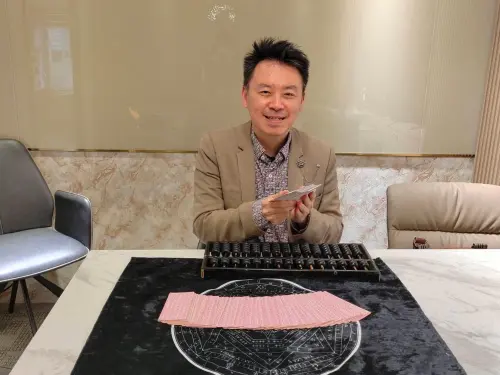 ▲小孟老師表示，若伴侶是處女男「要常常管他們，最好是住一起不要分開，因為一分開他們會比較有點玩心。」（圖／小孟老師臉書）
