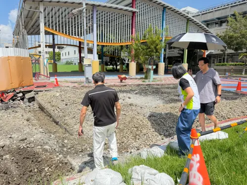 龍井建案一年三塌　龍泉國小跑道下陷