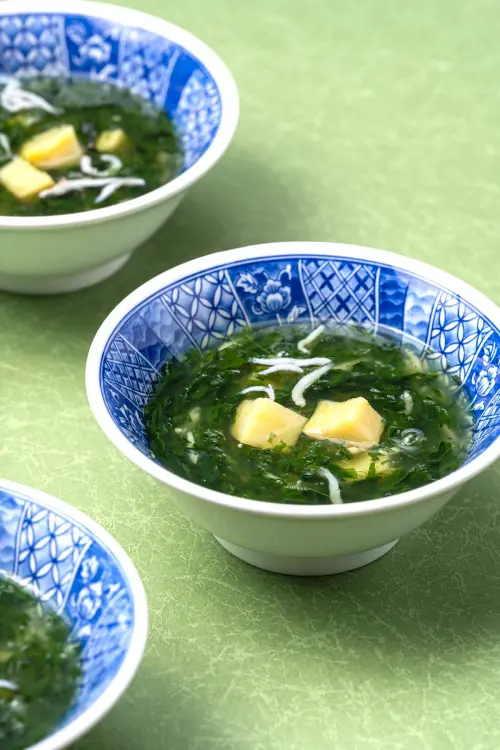 ▲吻仔魚麻薏甘藷湯是台中人餐桌上最經典的夏日圖騰。（圖／全國提供）