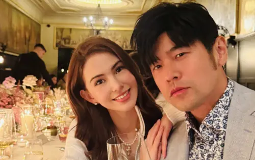 為了保護昆凌！周杰倫捨身讓女兒化妝　竟被吐槽「我更美」超無奈